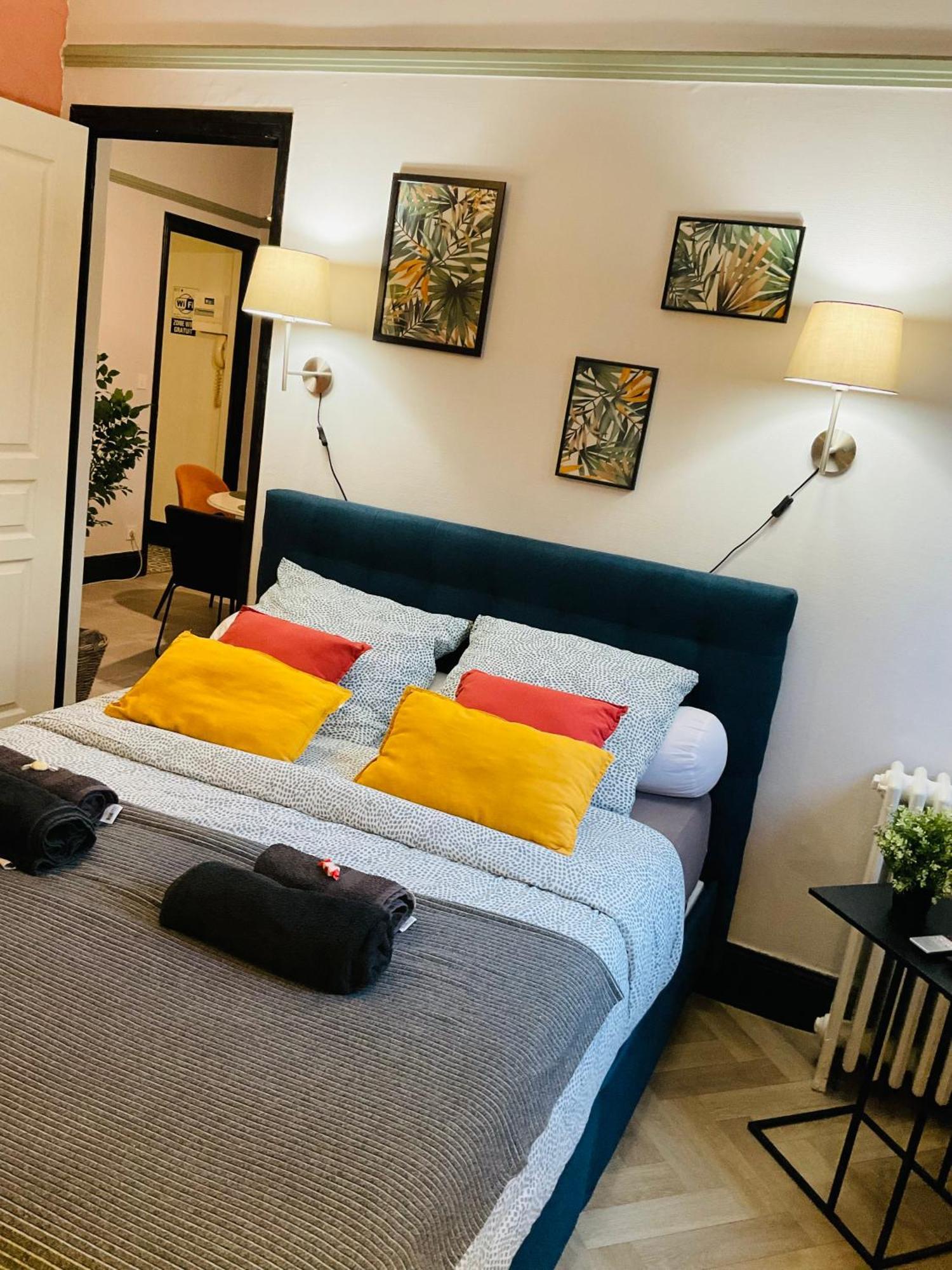 Les Loges Du Theatre Degustation Champagne Offerte Jacuzzi Sauna Jeux Velos Maison Prive 150M2 Historique 14Pers Max Emplacement Exceptionnel Et Chic, 200M De L'Avenue De Champagne, Gare, Musee, Jardins, Restaurations, Toutes Commodites Еперне Екстериор снимка