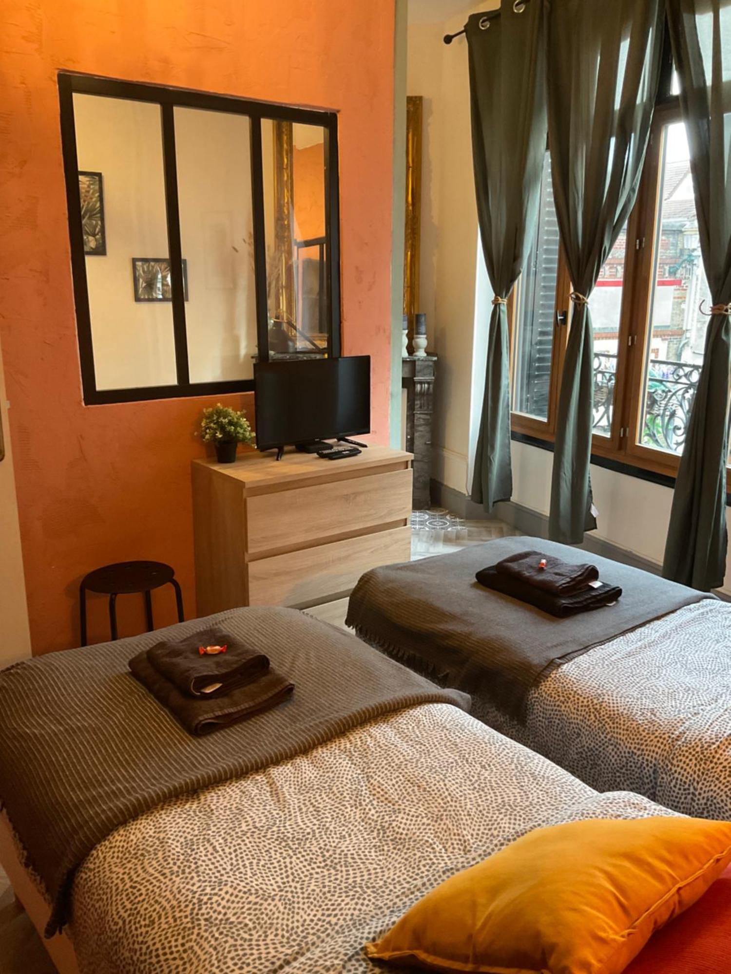 Les Loges Du Theatre Degustation Champagne Offerte Jacuzzi Sauna Jeux Velos Maison Prive 150M2 Historique 14Pers Max Emplacement Exceptionnel Et Chic, 200M De L'Avenue De Champagne, Gare, Musee, Jardins, Restaurations, Toutes Commodites Еперне Екстериор снимка