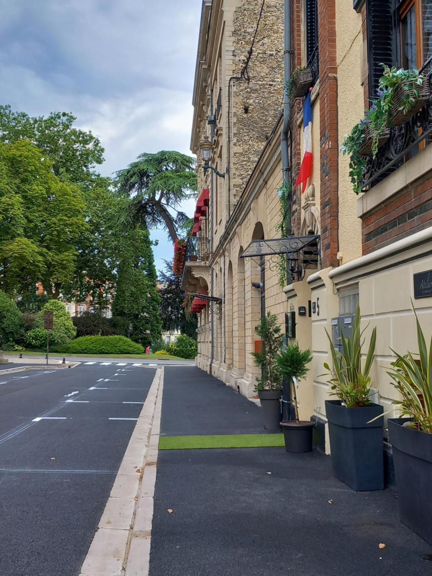 Les Loges Du Theatre Degustation Champagne Offerte Jacuzzi Sauna Jeux Velos Maison Prive 150M2 Historique 14Pers Max Emplacement Exceptionnel Et Chic, 200M De L'Avenue De Champagne, Gare, Musee, Jardins, Restaurations, Toutes Commodites Еперне Екстериор снимка